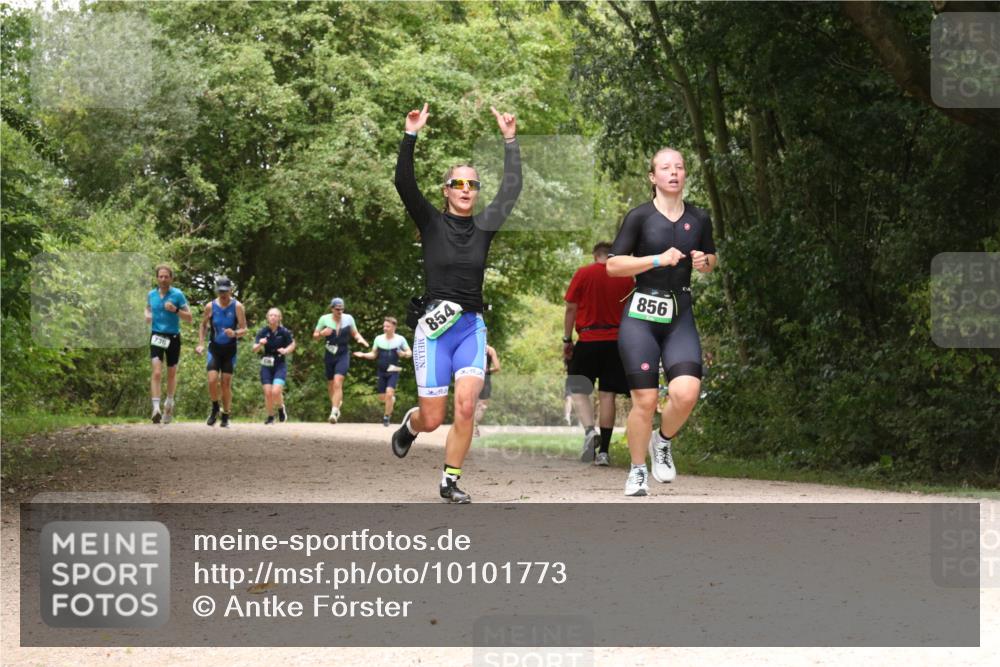 30.08.2026 - Elbe Triathlon Hamburg Antke Förster http://msf.ph/oto/10101773 30.08.2026 11:22:26 Laufen 736, 854, 856 meine-sportfotos.de