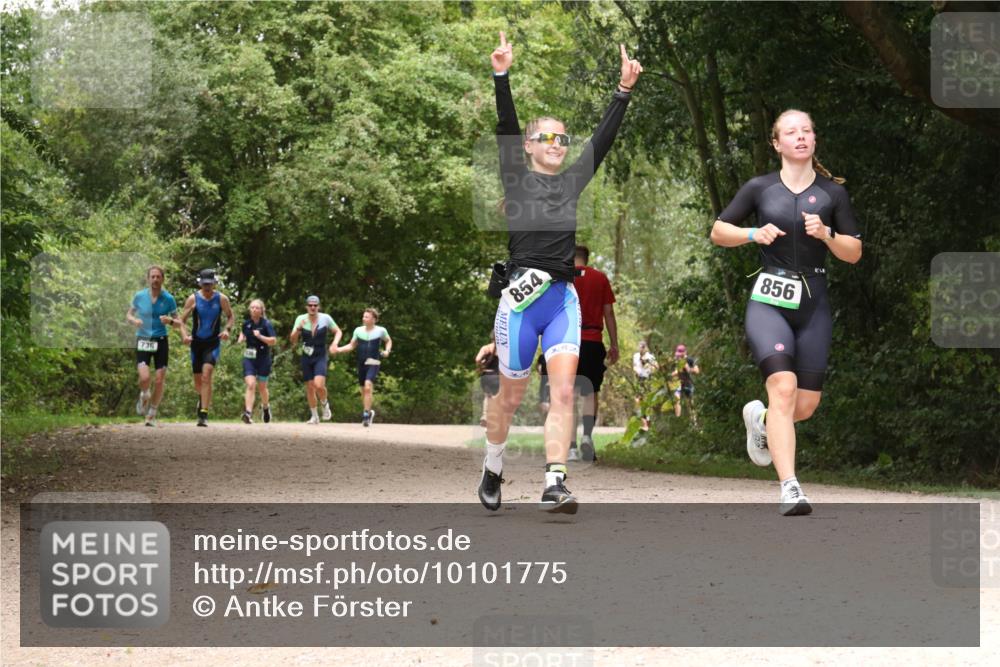 30.08.2026 - Elbe Triathlon Hamburg Antke Förster http://msf.ph/oto/10101775 30.08.2026 11:22:26 Laufen 736, 854, 856 meine-sportfotos.de
