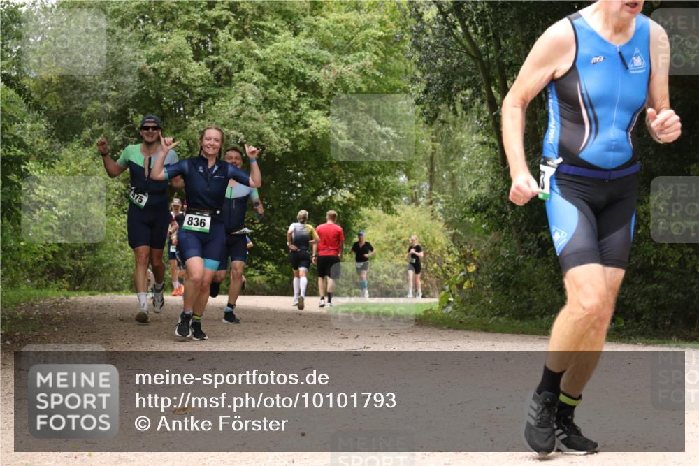 30.08.2026 - Elbe Triathlon Hamburg Antke Förster http://msf.ph/oto/10101793 30.08.2026 11:22:35 Laufen 475, 836, 9 meine-sportfotos.de