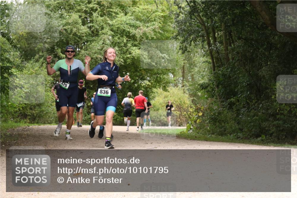 30.08.2026 - Elbe Triathlon Hamburg Antke Förster http://msf.ph/oto/10101795 30.08.2026 11:22:36 Laufen 475, 836 meine-sportfotos.de
