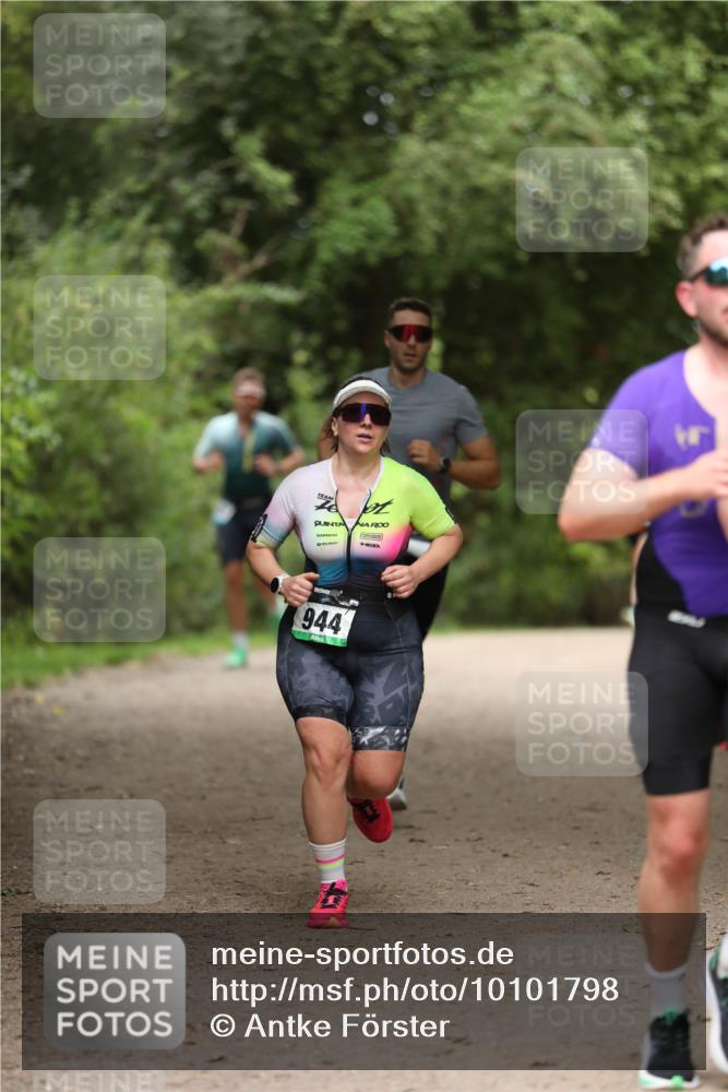 30.08.2026 - Elbe Triathlon Hamburg Antke Förster http://msf.ph/oto/10101798 30.08.2026 11:19:49 Laufen 944 meine-sportfotos.de