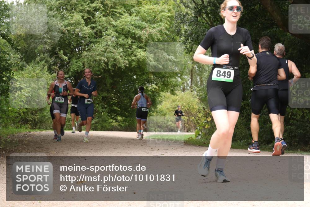 30.08.2026 - Elbe Triathlon Hamburg Antke Förster http://msf.ph/oto/10101831 30.08.2026 11:22:54 Laufen 860, 86, 849 meine-sportfotos.de