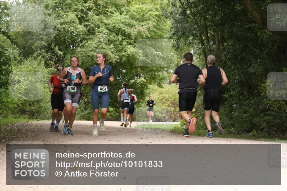 30.08.2026 - Elbe Triathlon Hamburg Antke Förster http://msf.ph/oto/10101833 30.08.2026 11:22:55 Laufen 860, 861 meine-sportfotos.de