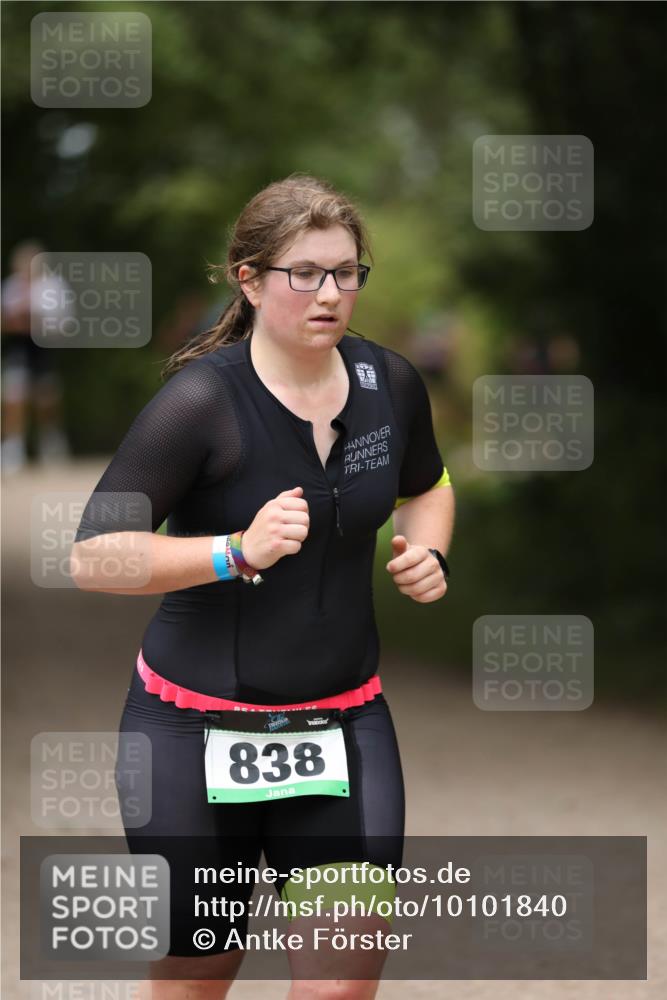 30.08.2026 - Elbe Triathlon Hamburg Antke Förster http://msf.ph/oto/10101840 30.08.2026 11:20:10 Laufen 838 meine-sportfotos.de