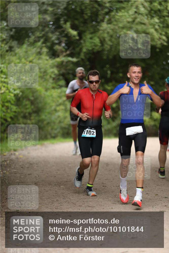 30.08.2026 - Elbe Triathlon Hamburg Antke Förster http://msf.ph/oto/10101844 30.08.2026 11:20:15 Laufen 1102 meine-sportfotos.de