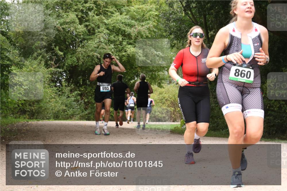 30.08.2026 - Elbe Triathlon Hamburg Antke Förster http://msf.ph/oto/10101845 30.08.2026 11:22:59 Laufen 993, 860 meine-sportfotos.de