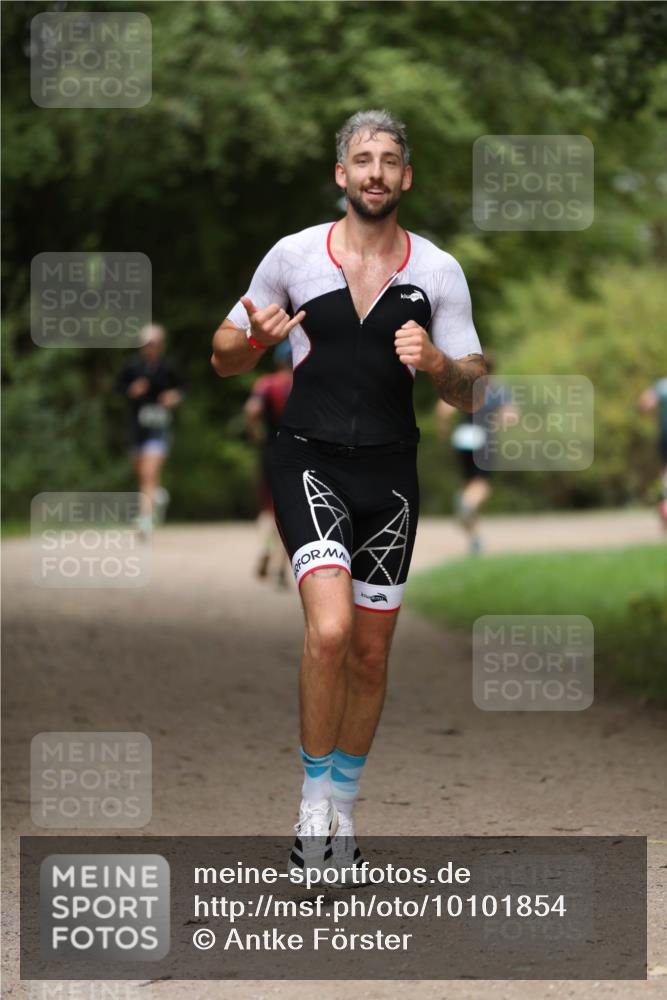30.08.2026 - Elbe Triathlon Hamburg Antke Förster http://msf.ph/oto/10101854 30.08.2026 11:20:20 Laufen  meine-sportfotos.de