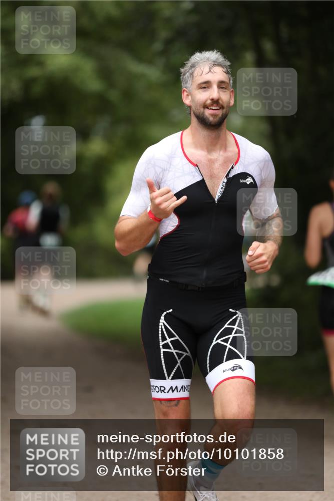 30.08.2026 - Elbe Triathlon Hamburg Antke Förster http://msf.ph/oto/10101858 30.08.2026 11:20:21 Laufen  meine-sportfotos.de