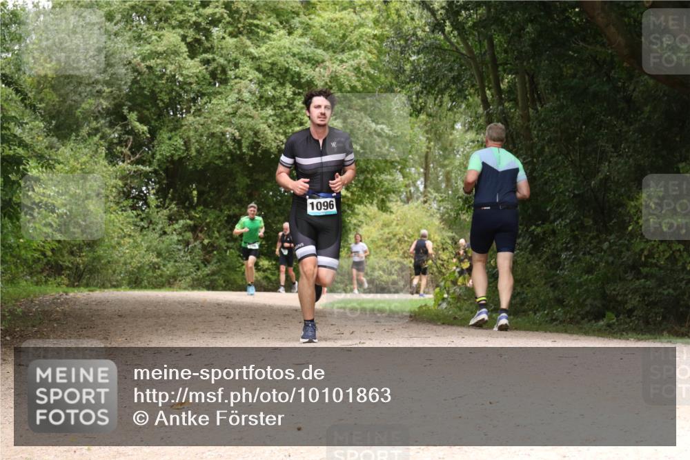 30.08.2026 - Elbe Triathlon Hamburg Antke Förster http://msf.ph/oto/10101863 30.08.2026 11:23:10 Laufen 1096 meine-sportfotos.de