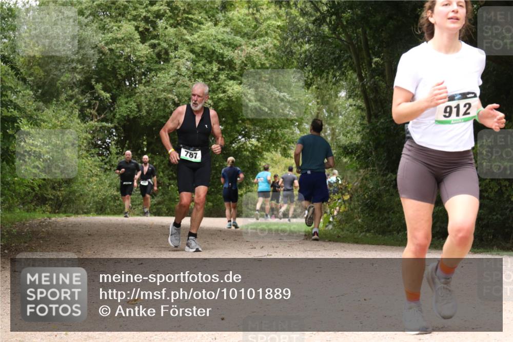 30.08.2026 - Elbe Triathlon Hamburg Antke Förster http://msf.ph/oto/10101889 30.08.2026 11:23:24 Laufen 787, 912 meine-sportfotos.de