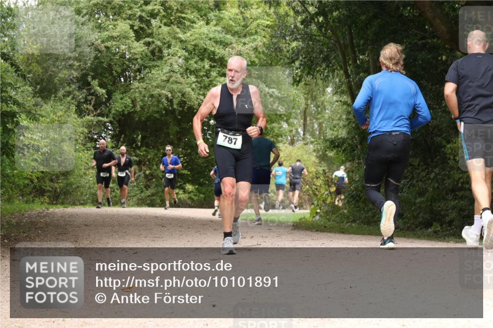 30.08.2026 - Elbe Triathlon Hamburg Antke Förster http://msf.ph/oto/10101891 30.08.2026 11:23:25 Laufen 787 meine-sportfotos.de