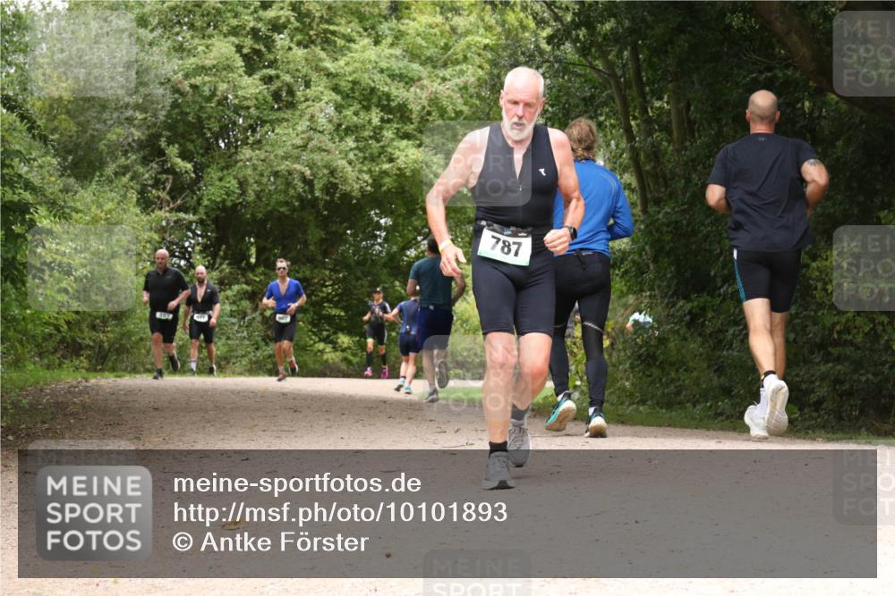 30.08.2026 - Elbe Triathlon Hamburg Antke Förster http://msf.ph/oto/10101893 30.08.2026 11:23:26 Laufen 452, 787 meine-sportfotos.de