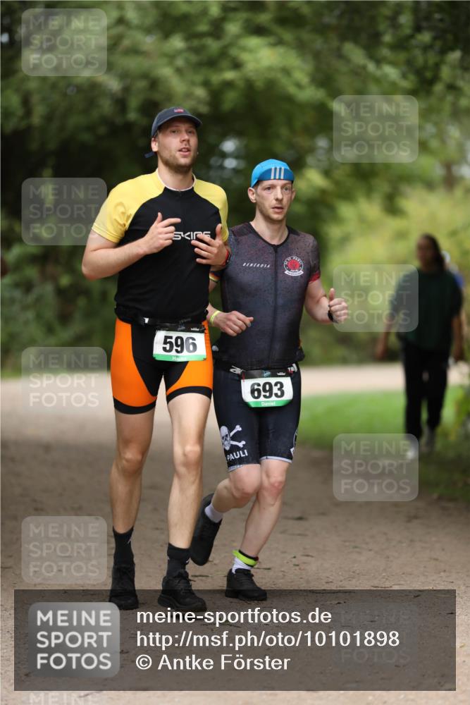 30.08.2026 - Elbe Triathlon Hamburg Antke Förster http://msf.ph/oto/10101898 30.08.2026 11:20:51 Laufen 596, 693 meine-sportfotos.de