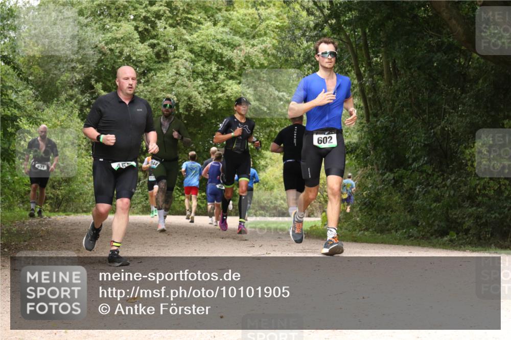 30.08.2026 - Elbe Triathlon Hamburg Antke Förster http://msf.ph/oto/10101905 30.08.2026 11:23:35 Laufen 571, 602 meine-sportfotos.de