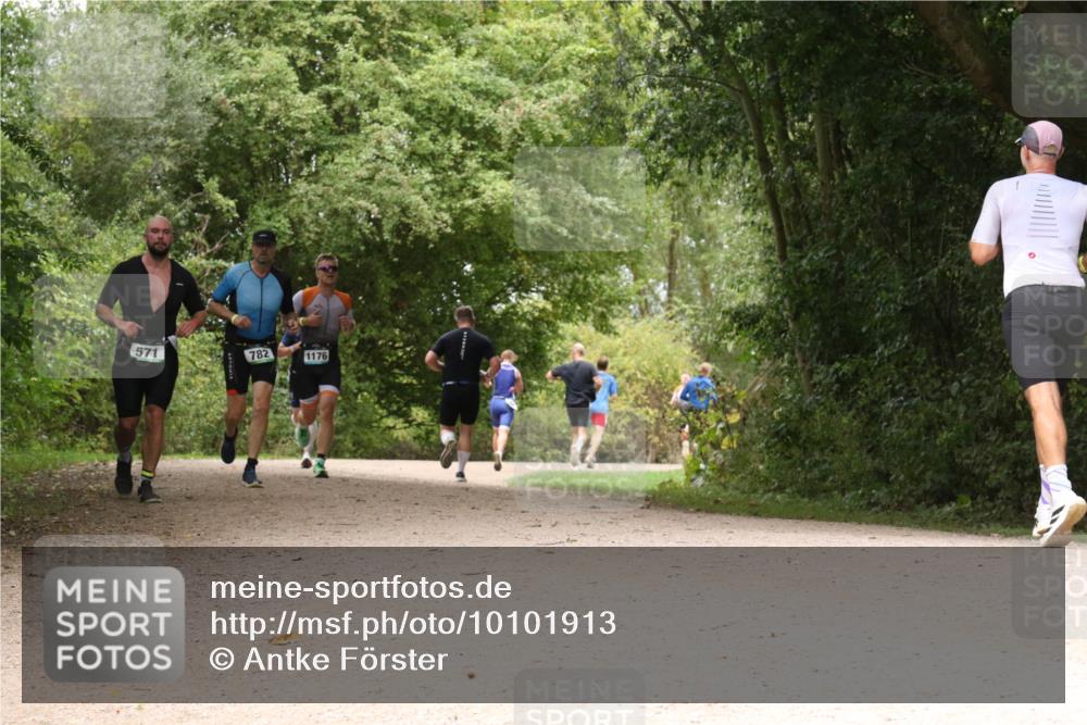 30.08.2026 - Elbe Triathlon Hamburg Antke Förster http://msf.ph/oto/10101913 30.08.2026 11:23:38 Laufen 571, 782, 1176 meine-sportfotos.de