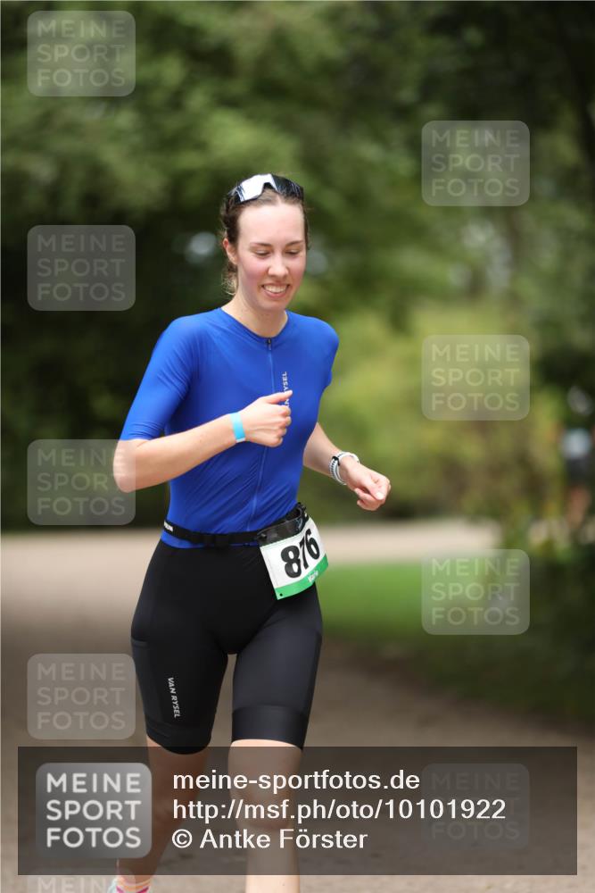 30.08.2026 - Elbe Triathlon Hamburg Antke Förster http://msf.ph/oto/10101922 30.08.2026 11:21:08 Laufen 9, 8 meine-sportfotos.de