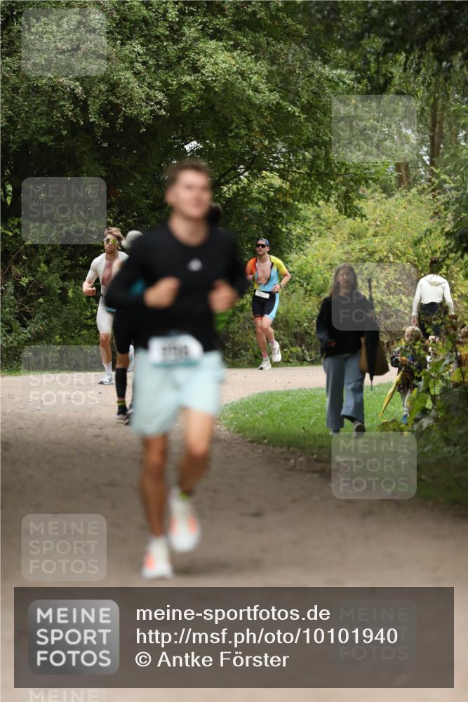 30.08.2026 - Elbe Triathlon Hamburg Antke Förster http://msf.ph/oto/10101940 30.08.2026 11:21:23 Laufen  meine-sportfotos.de