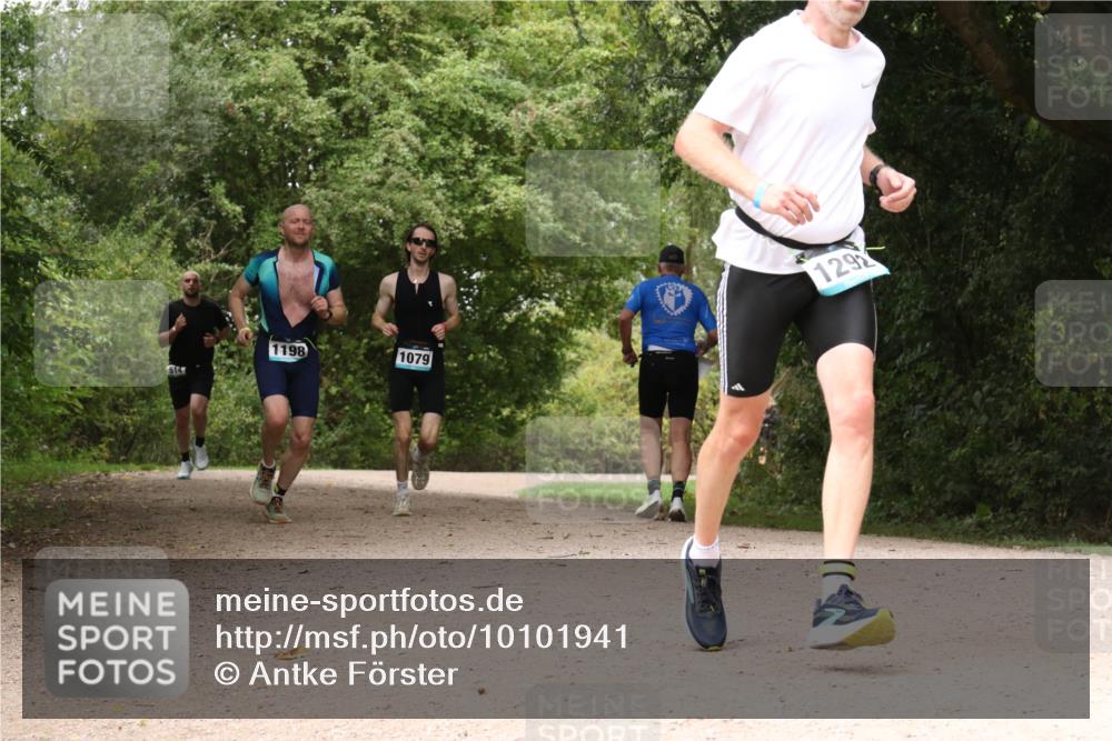 30.08.2026 - Elbe Triathlon Hamburg Antke Förster http://msf.ph/oto/10101941 30.08.2026 11:24:02 Laufen 514, 1198, 1079, 129 meine-sportfotos.de