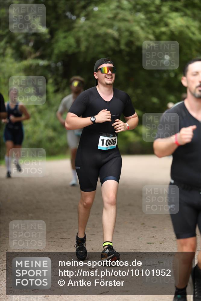 30.08.2026 - Elbe Triathlon Hamburg Antke Förster http://msf.ph/oto/10101952 30.08.2026 11:21:27 Laufen 1006 meine-sportfotos.de