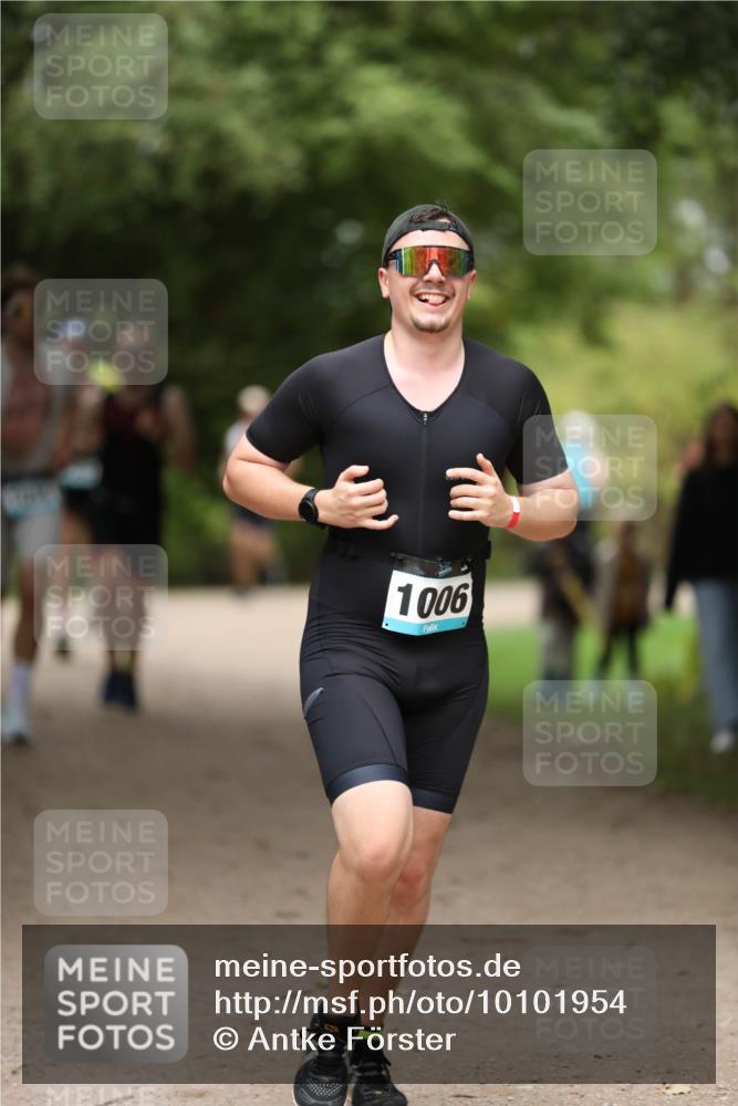 30.08.2026 - Elbe Triathlon Hamburg Antke Förster http://msf.ph/oto/10101954 30.08.2026 11:21:28 Laufen 1006 meine-sportfotos.de