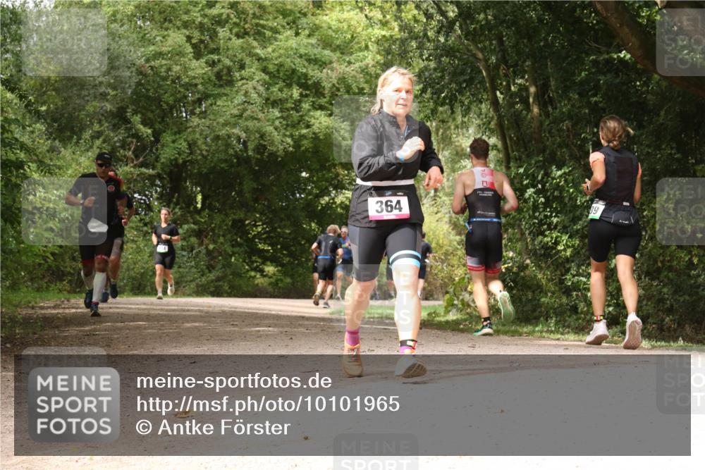 30.08.2026 - Elbe Triathlon Hamburg Antke Förster http://msf.ph/oto/10101965 30.08.2026 11:24:25 Laufen 364, 39 meine-sportfotos.de