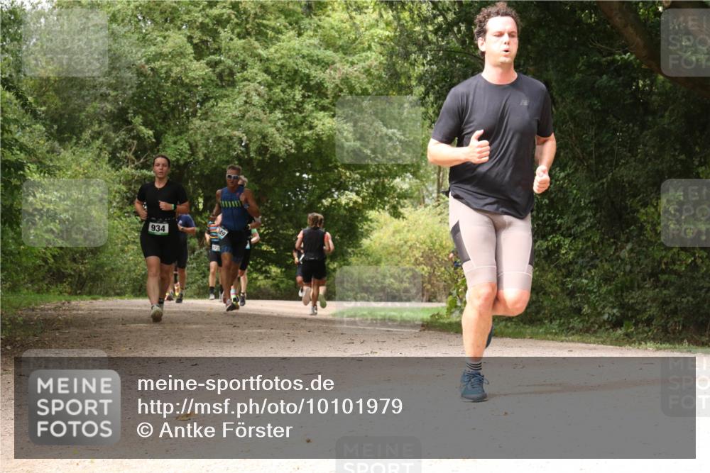 30.08.2026 - Elbe Triathlon Hamburg Antke Förster http://msf.ph/oto/10101979 30.08.2026 11:24:31 Laufen 934, 127 meine-sportfotos.de