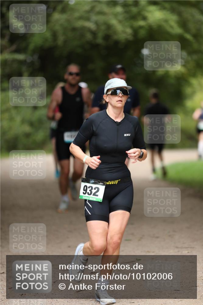 30.08.2026 - Elbe Triathlon Hamburg Antke Förster http://msf.ph/oto/10102006 30.08.2026 11:21:53 Laufen 932, 2 meine-sportfotos.de