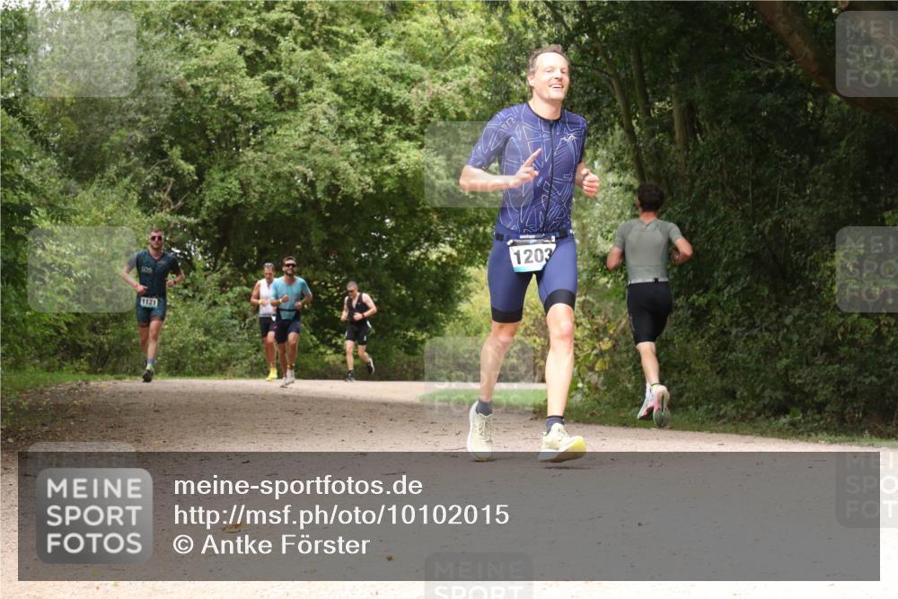 30.08.2026 - Elbe Triathlon Hamburg Antke Förster http://msf.ph/oto/10102015 30.08.2026 11:24:54 Laufen 1121, 1203 meine-sportfotos.de