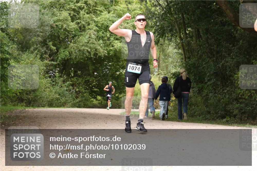 30.08.2026 - Elbe Triathlon Hamburg Antke Förster http://msf.ph/oto/10102039 30.08.2026 11:25:07 Laufen 1074 meine-sportfotos.de