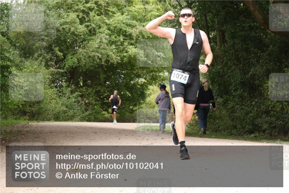 30.08.2026 - Elbe Triathlon Hamburg Antke Förster http://msf.ph/oto/10102041 30.08.2026 11:25:07 Laufen 1074 meine-sportfotos.de
