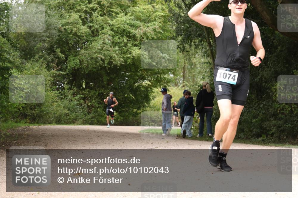 30.08.2026 - Elbe Triathlon Hamburg Antke Förster http://msf.ph/oto/10102043 30.08.2026 11:25:08 Laufen 1074 meine-sportfotos.de