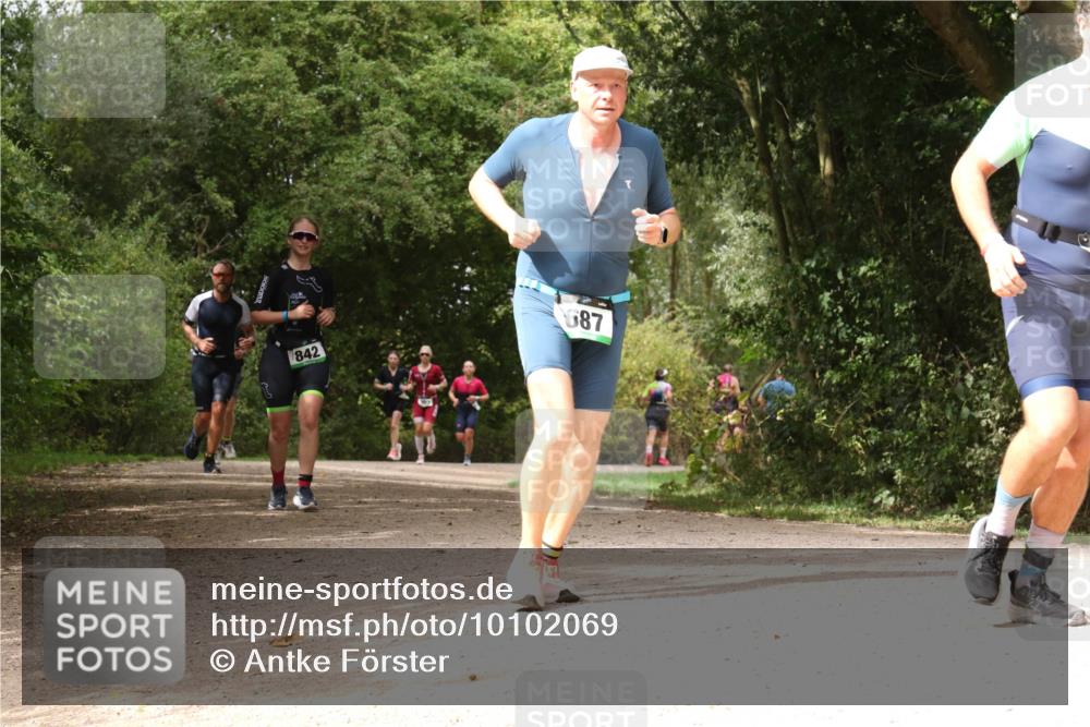 30.08.2026 - Elbe Triathlon Hamburg Antke Förster http://msf.ph/oto/10102069 30.08.2026 11:25:29 Laufen 687, 842 meine-sportfotos.de