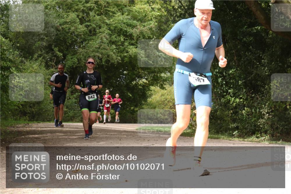 30.08.2026 - Elbe Triathlon Hamburg Antke Förster http://msf.ph/oto/10102071 30.08.2026 11:25:29 Laufen 842, 787 meine-sportfotos.de