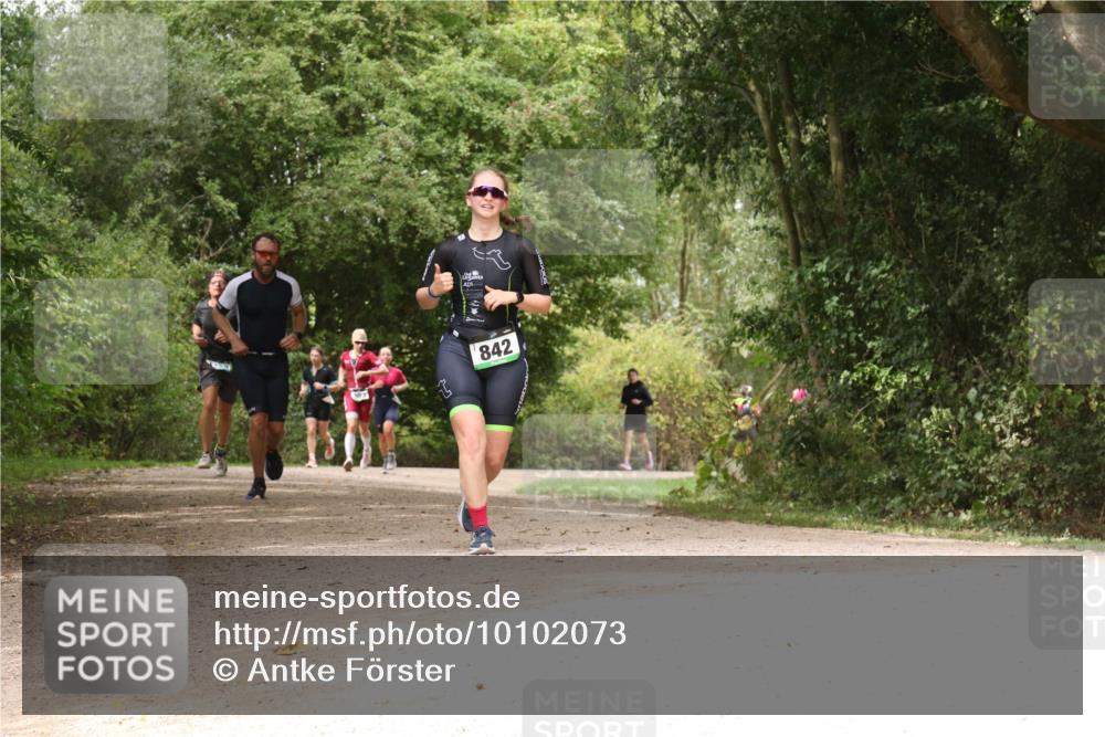 30.08.2026 - Elbe Triathlon Hamburg Antke Förster http://msf.ph/oto/10102073 30.08.2026 11:25:31 Laufen 842 meine-sportfotos.de