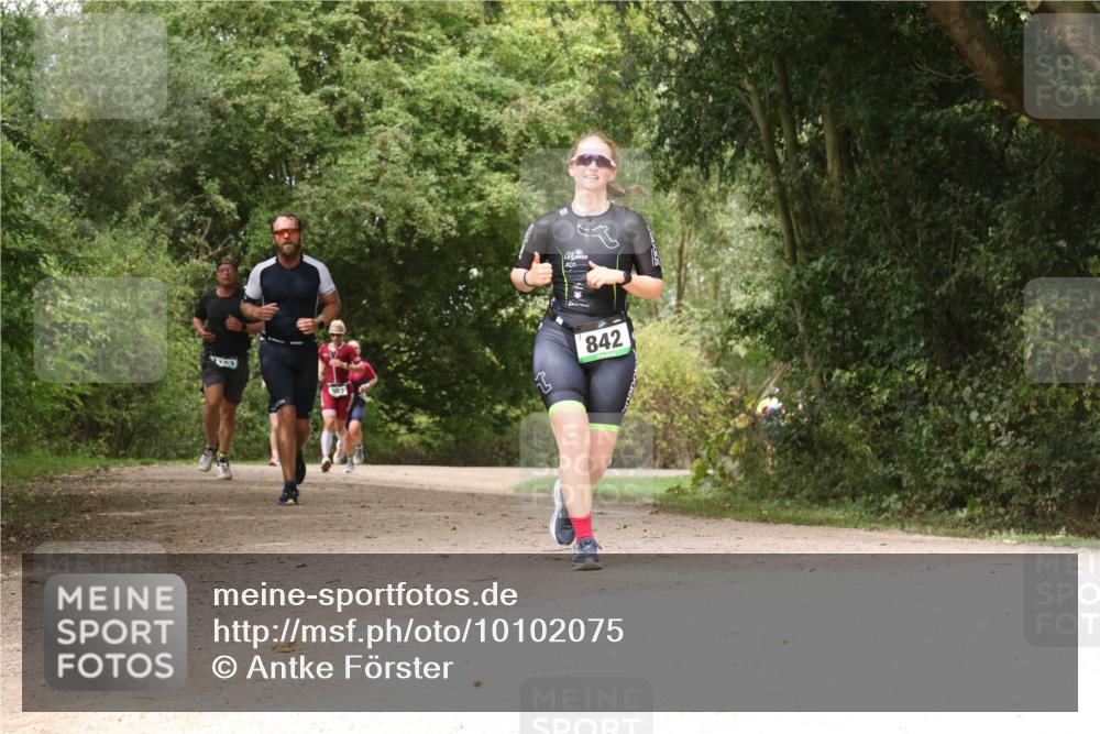 30.08.2026 - Elbe Triathlon Hamburg Antke Förster http://msf.ph/oto/10102075 30.08.2026 11:25:31 Laufen 842 meine-sportfotos.de