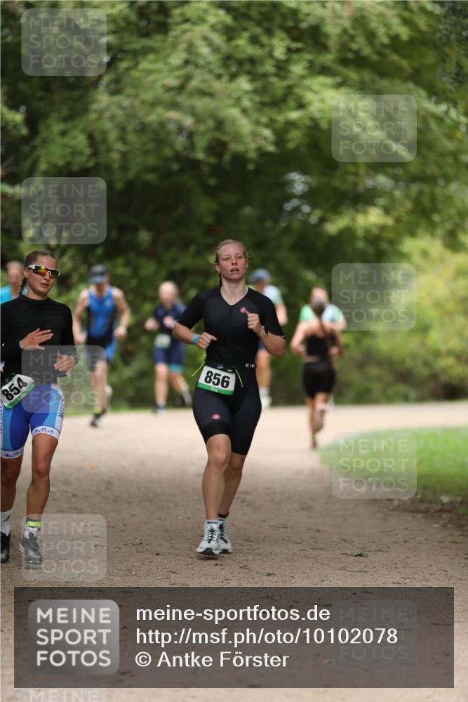 30.08.2026 - Elbe Triathlon Hamburg Antke Förster http://msf.ph/oto/10102078 30.08.2026 11:22:25 Laufen 854, 856 meine-sportfotos.de
