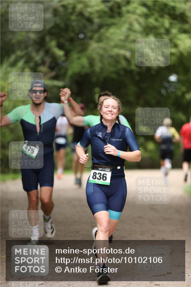 30.08.2026 - Elbe Triathlon Hamburg Antke Förster http://msf.ph/oto/10102106 30.08.2026 11:22:36 Laufen 475, 836 meine-sportfotos.de