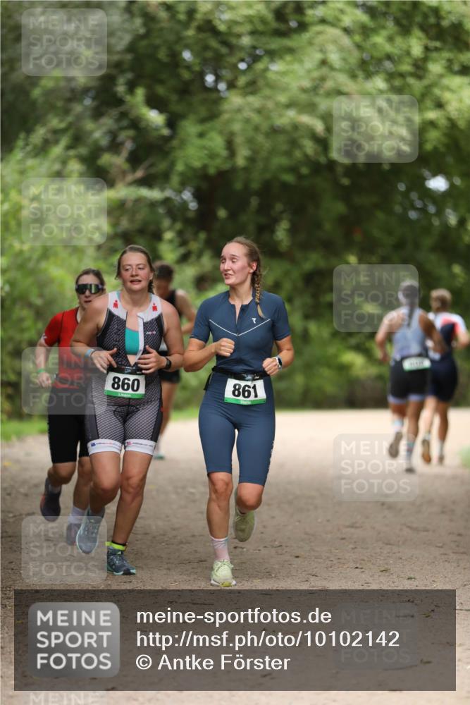 30.08.2026 - Elbe Triathlon Hamburg Antke Förster http://msf.ph/oto/10102142 30.08.2026 11:22:56 Laufen 860, 861 meine-sportfotos.de