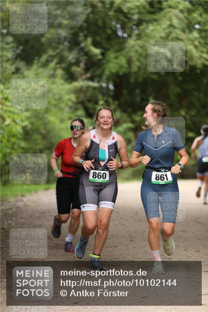 30.08.2026 - Elbe Triathlon Hamburg Antke Förster http://msf.ph/oto/10102144 30.08.2026 11:22:56 Laufen 860, 861 meine-sportfotos.de
