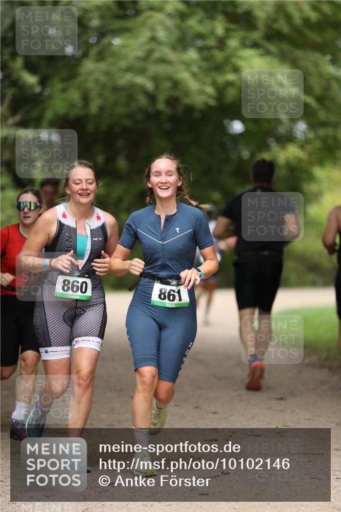 30.08.2026 - Elbe Triathlon Hamburg Antke Förster http://msf.ph/oto/10102146 30.08.2026 11:22:57 Laufen 860, 861 meine-sportfotos.de