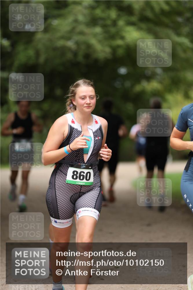 30.08.2026 - Elbe Triathlon Hamburg Antke Förster http://msf.ph/oto/10102150 30.08.2026 11:22:58 Laufen 860 meine-sportfotos.de