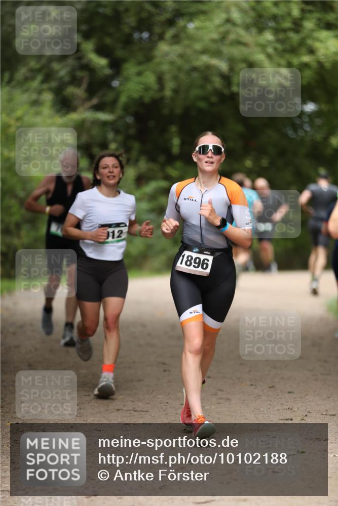 30.08.2026 - Elbe Triathlon Hamburg Antke Förster http://msf.ph/oto/10102188 30.08.2026 11:23:21 Laufen 12, 1896 meine-sportfotos.de