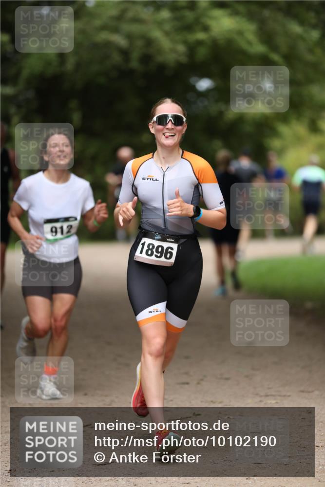 30.08.2026 - Elbe Triathlon Hamburg Antke Förster http://msf.ph/oto/10102190 30.08.2026 11:23:22 Laufen 912, 1896 meine-sportfotos.de