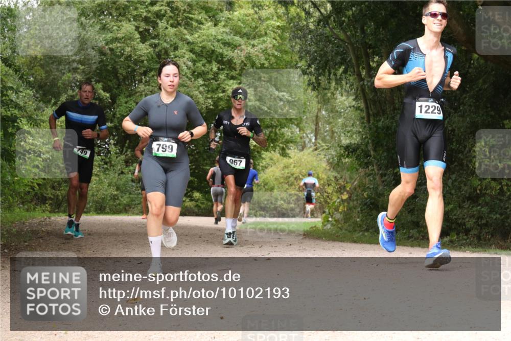 30.08.2026 - Elbe Triathlon Hamburg Antke Förster http://msf.ph/oto/10102193 30.08.2026 11:26:49 Laufen 749, 799, 967, 1229 meine-sportfotos.de