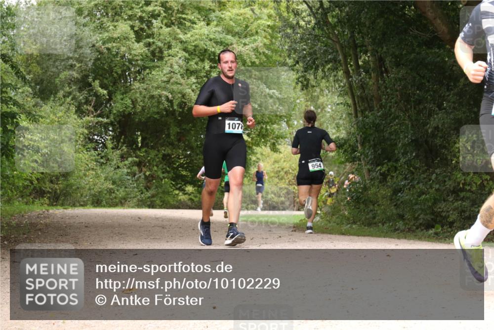 30.08.2026 - Elbe Triathlon Hamburg Antke Förster http://msf.ph/oto/10102229 30.08.2026 11:27:10 Laufen 107, 954 meine-sportfotos.de