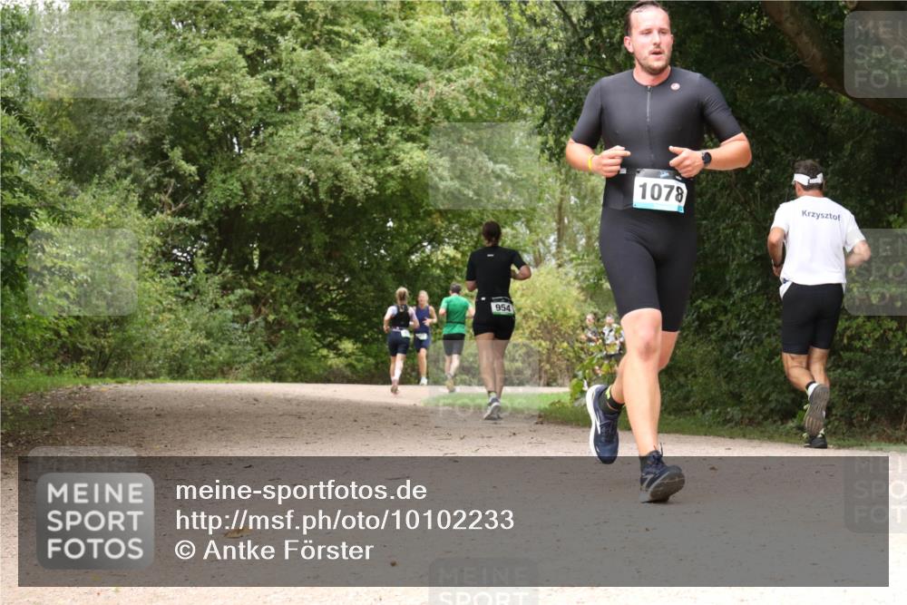 30.08.2026 - Elbe Triathlon Hamburg Antke Förster http://msf.ph/oto/10102233 30.08.2026 11:27:12 Laufen 954, 1078 meine-sportfotos.de
