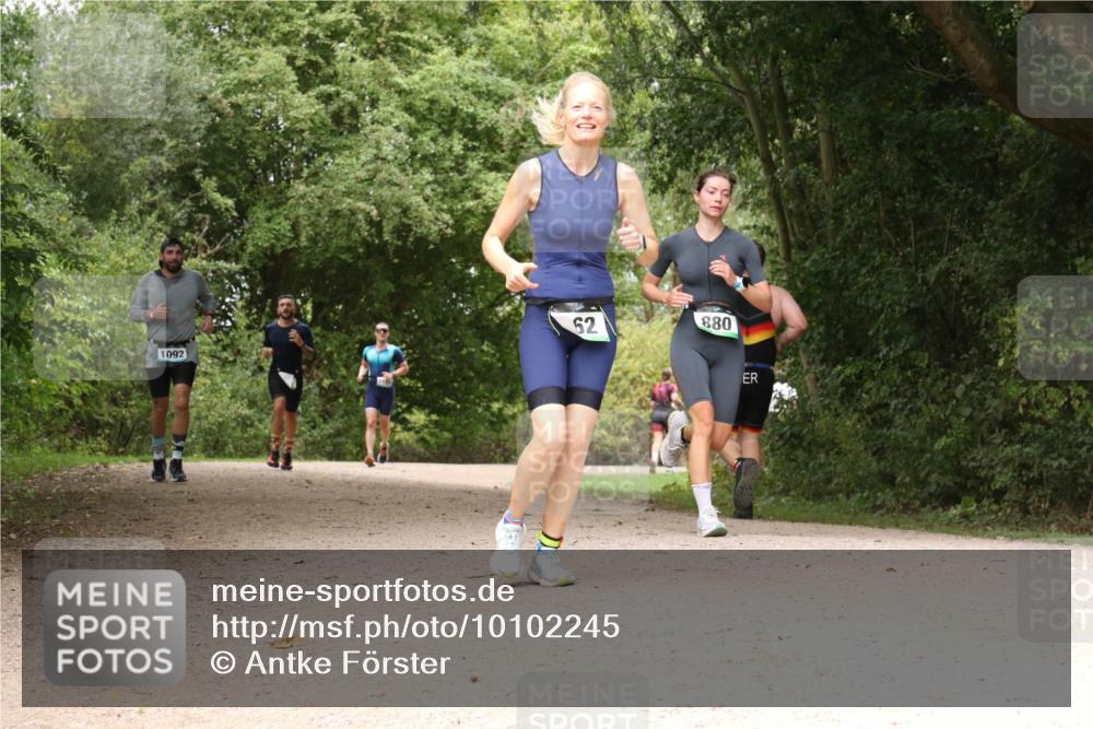 30.08.2026 - Elbe Triathlon Hamburg Antke Förster http://msf.ph/oto/10102245 30.08.2026 11:27:25 Laufen 1092, 62, 880 meine-sportfotos.de