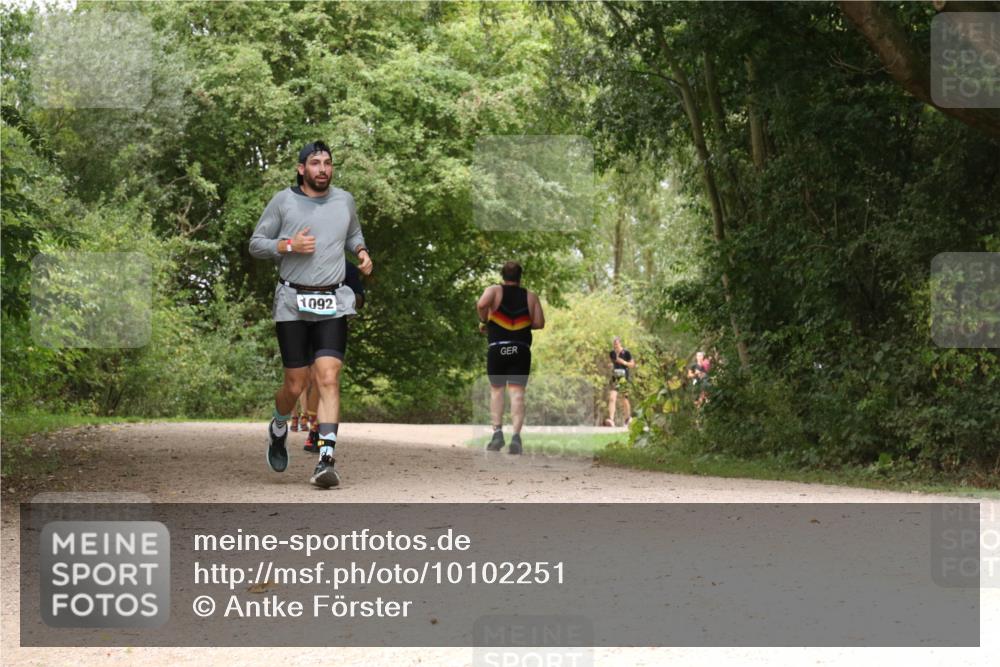 30.08.2026 - Elbe Triathlon Hamburg Antke Förster http://msf.ph/oto/10102251 30.08.2026 11:27:28 Laufen 1092 meine-sportfotos.de