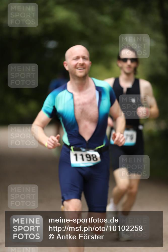 30.08.2026 - Elbe Triathlon Hamburg Antke Förster http://msf.ph/oto/10102258 30.08.2026 11:24:05 Laufen 1198 meine-sportfotos.de