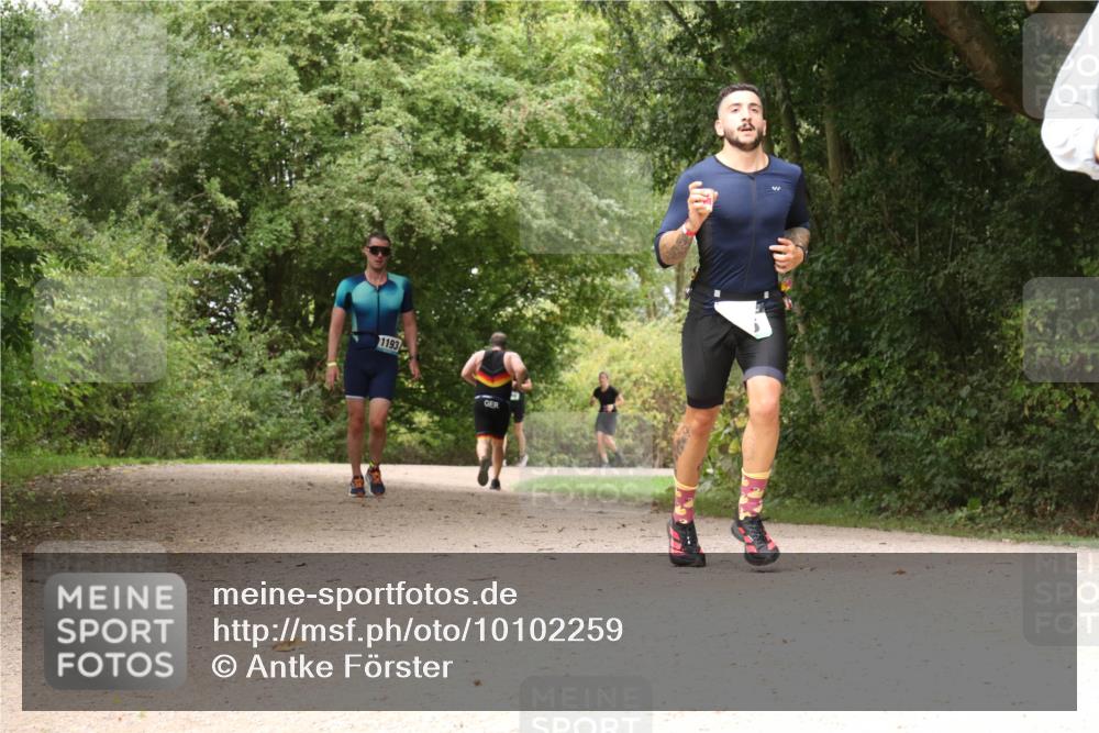 30.08.2026 - Elbe Triathlon Hamburg Antke Förster http://msf.ph/oto/10102259 30.08.2026 11:27:31 Laufen 1193 meine-sportfotos.de